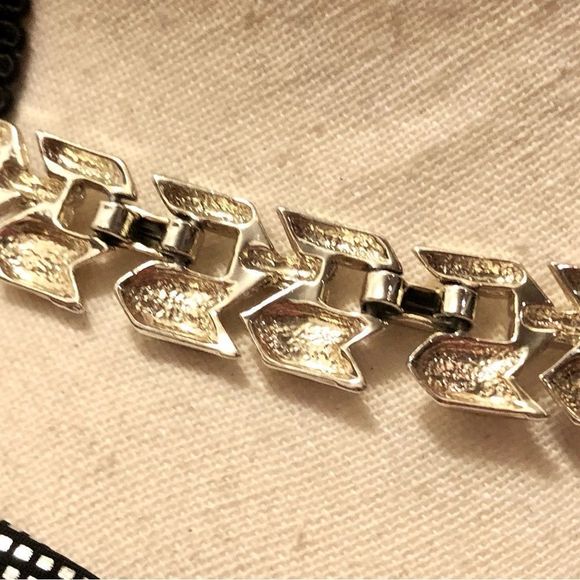 Vintage gold tone 17 1/2” necklace - Picture 7 of 8